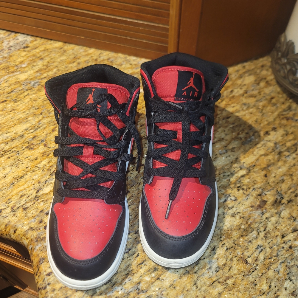 Jordans- Kid Sneakers - Red and Black Size 6